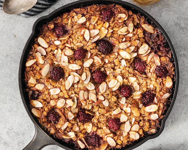 Baked Blackberry-Almond Oatmeal