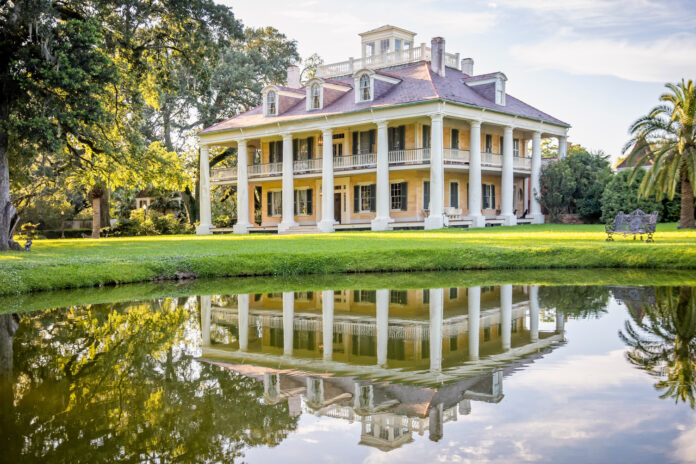 A must-visit destination for history buffs, food fanatics, and anyone in between, the one-of-a-kind Houmas House Estate & Gardens is nestled on the Mississippi River between New Orleans and Baton Rouge.
